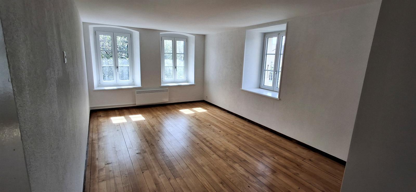 Après travaux — Appartement entièrement remis à neuf — Pomy